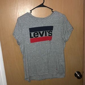 Levi’s gray T-shirt!